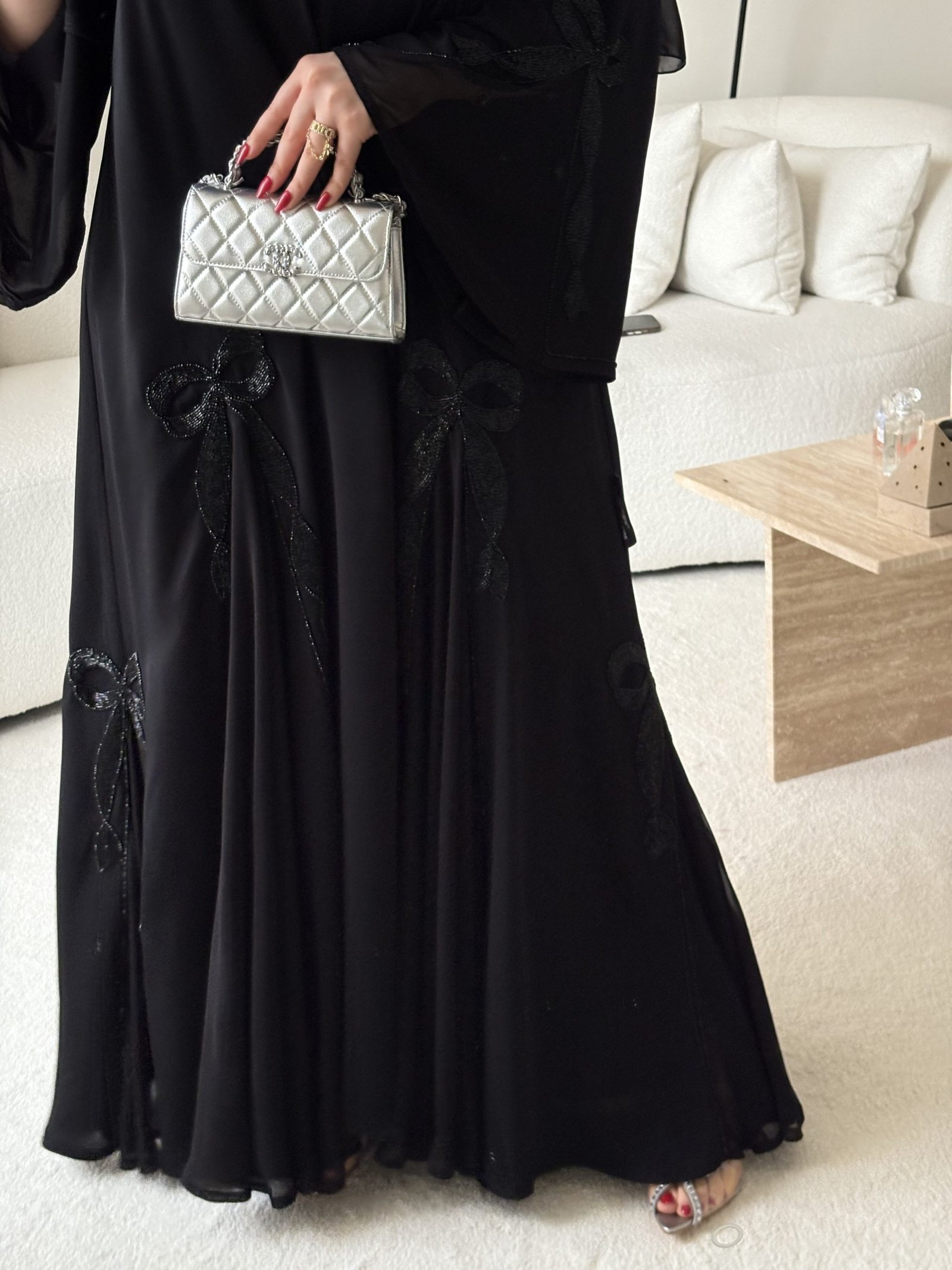 Black ribbon abaya - الصورة 4